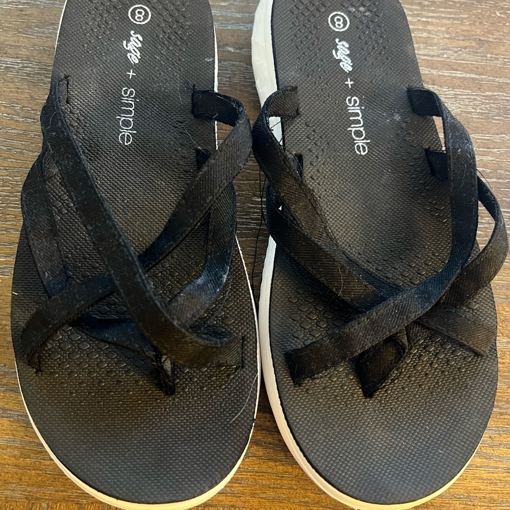 Black Minimalist Sandals with Y-Shaped Straps